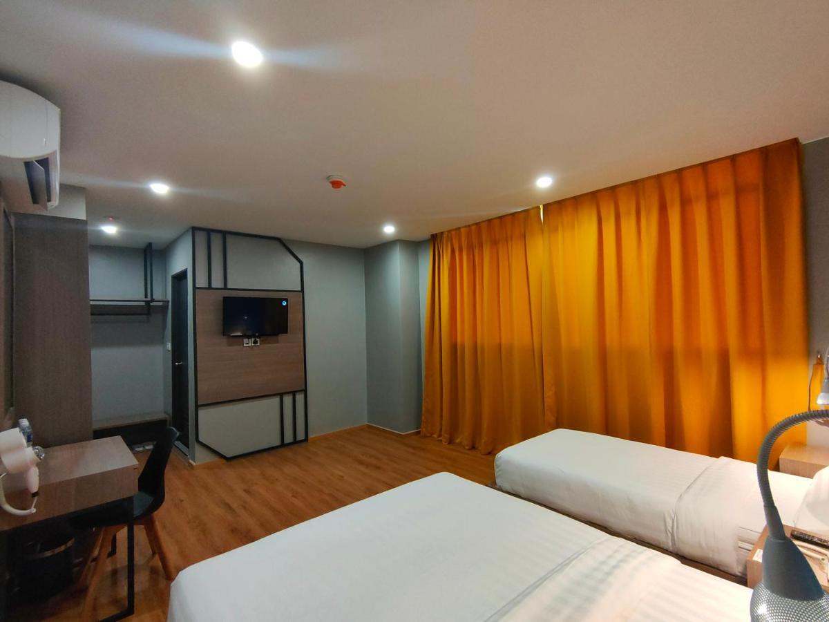Uptown Hotel Semporna Extérieur photo