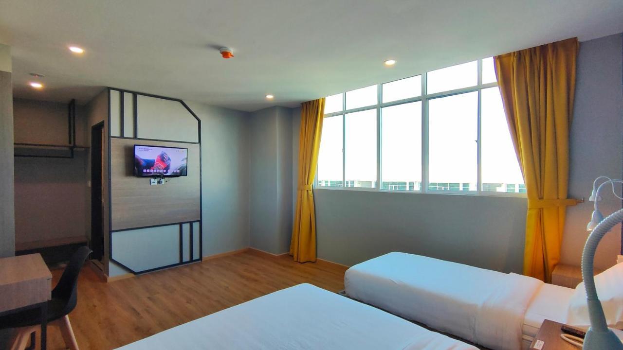Uptown Hotel Semporna Extérieur photo