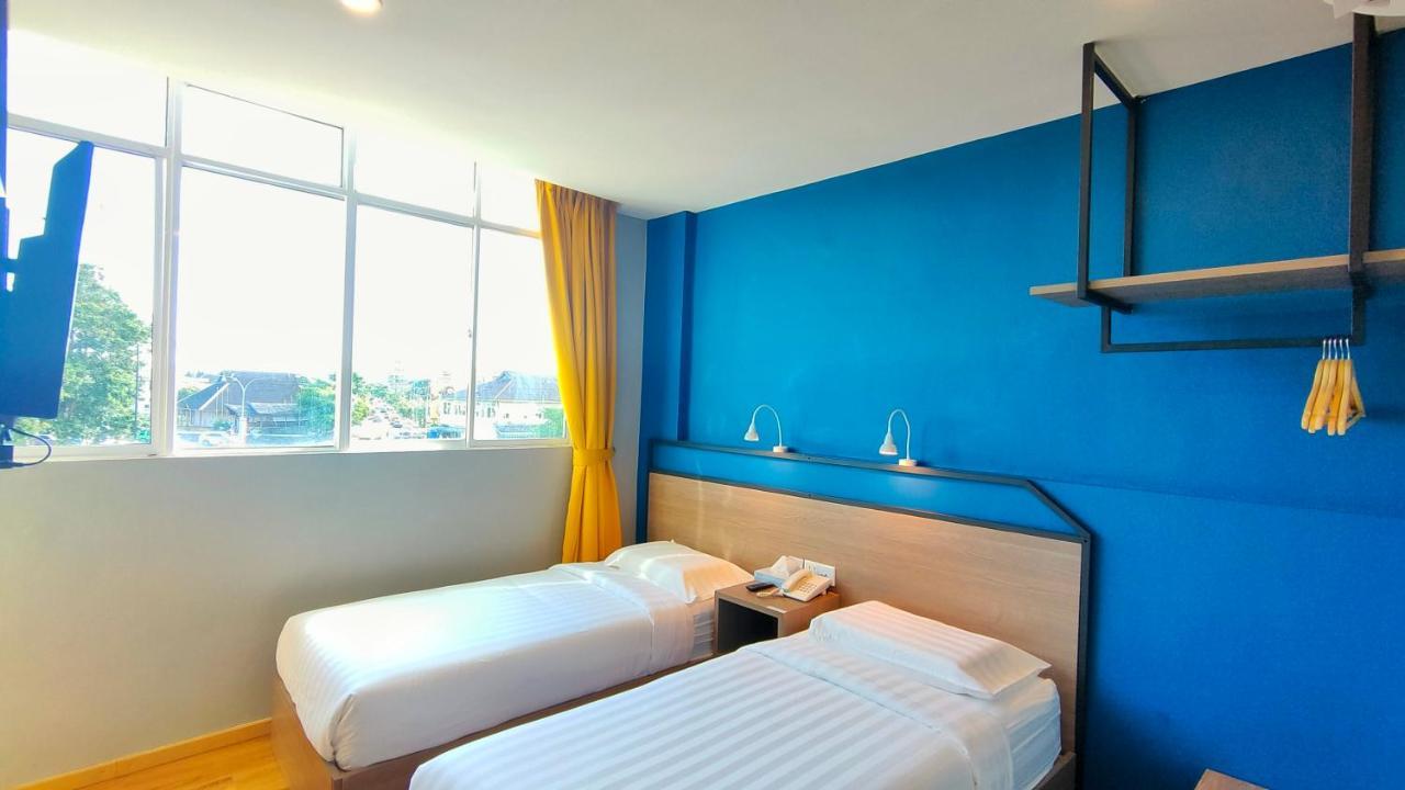 Uptown Hotel Semporna Extérieur photo