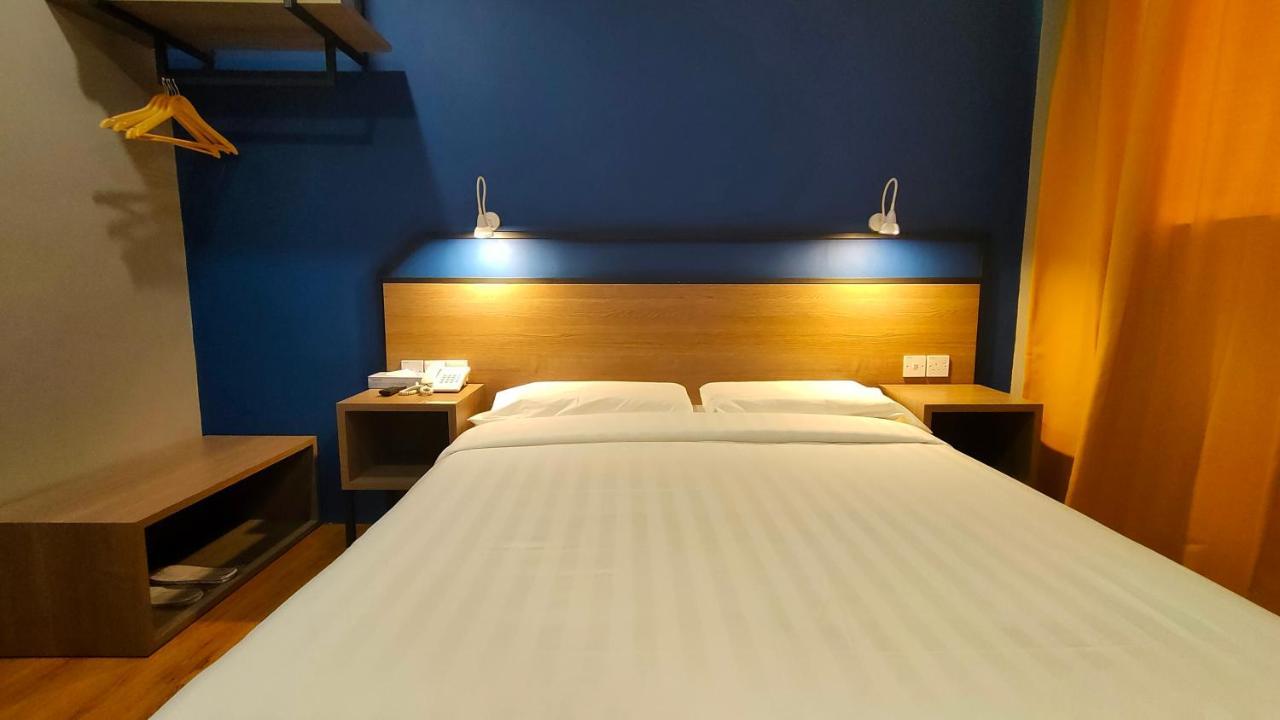 Uptown Hotel Semporna Extérieur photo